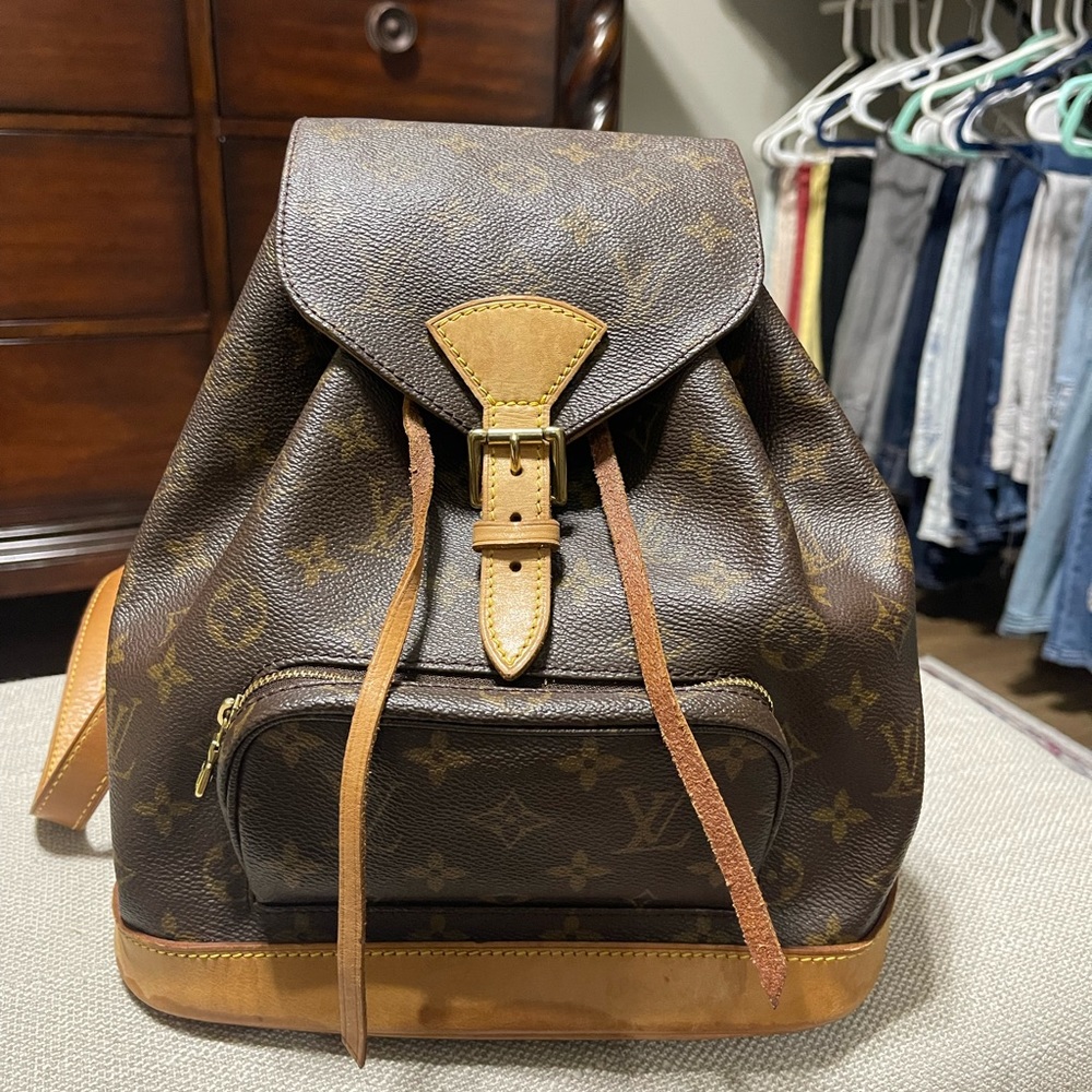 Louis Vuitton Montsouri MM AUTHENTIC